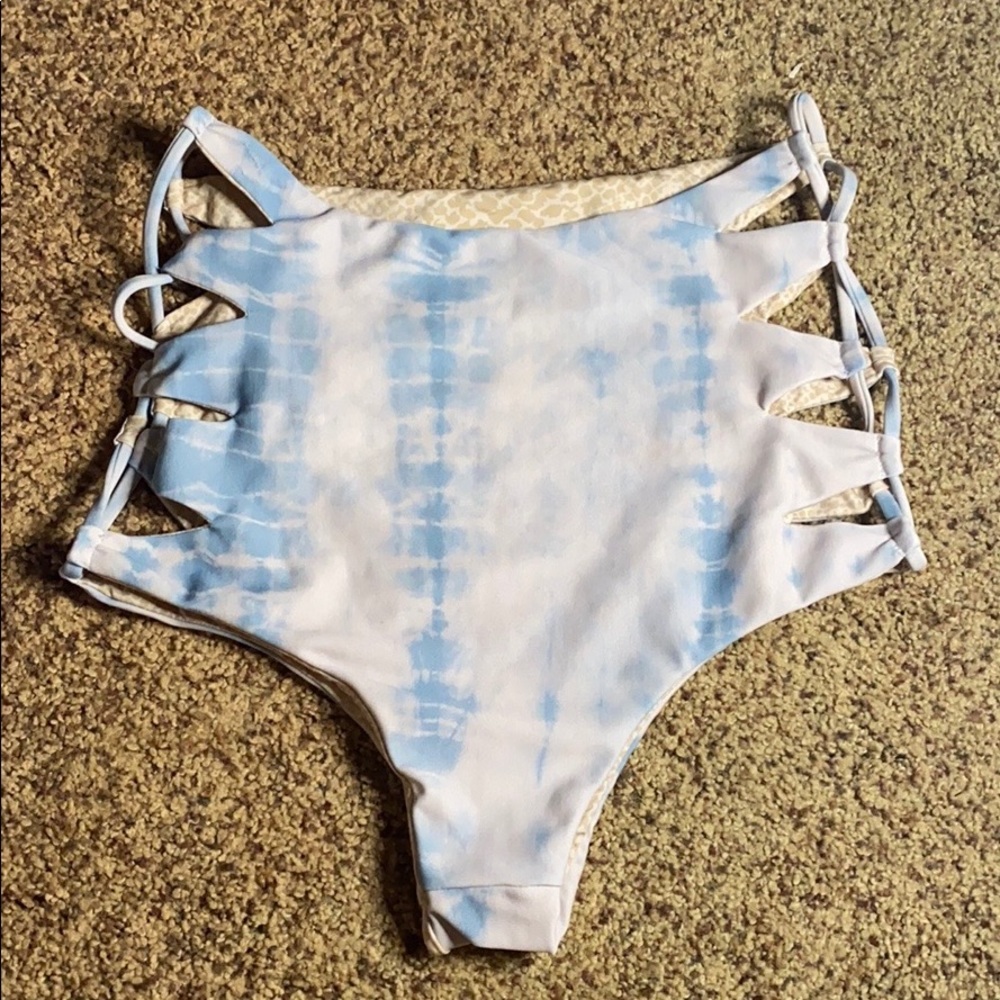 Acacia Queens Bottom
